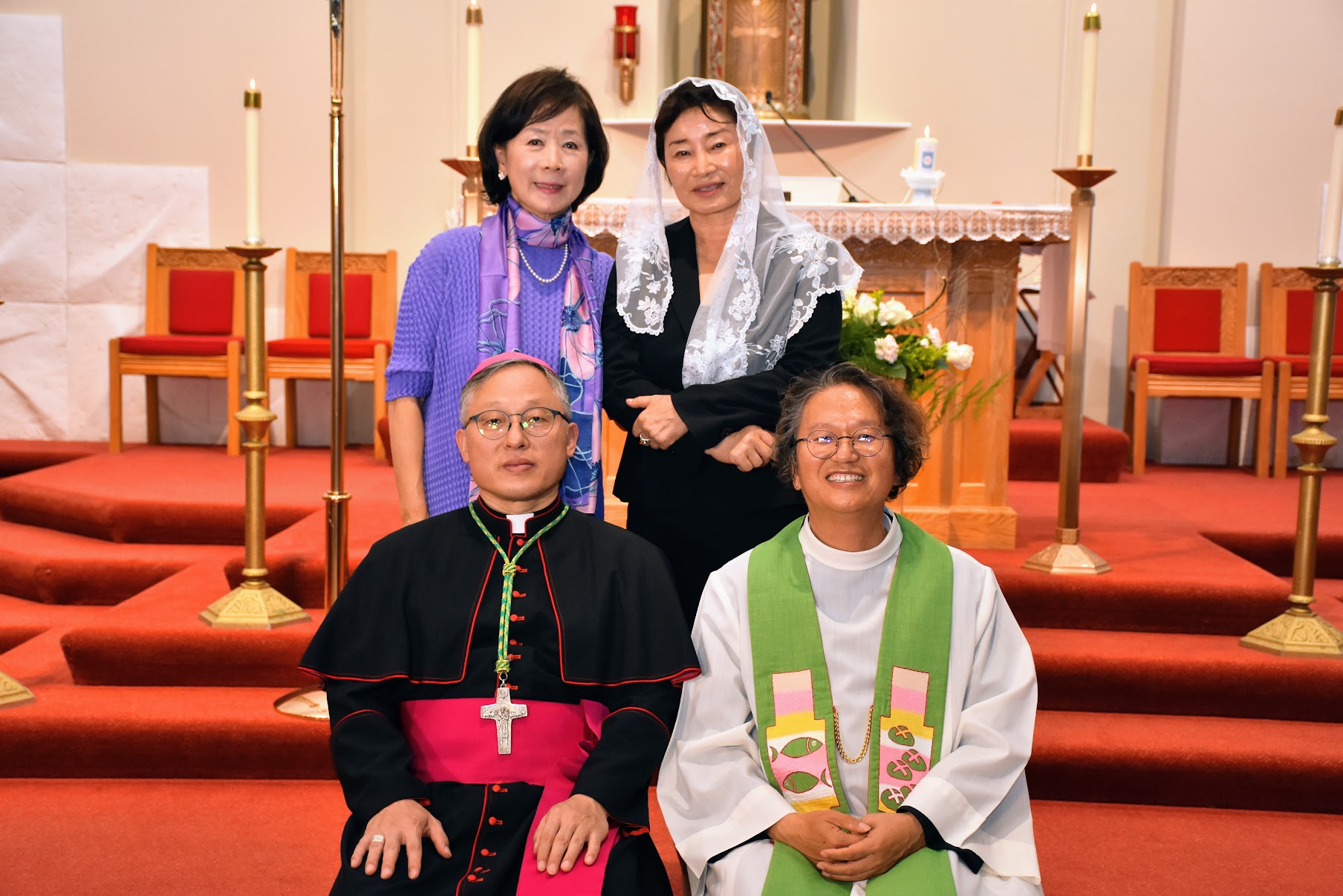 김주영 시몬 주교님, 오클랜드 한인성당 사목위원들과 간담회  지난 9월 26일 , 춘천교구장 김주영 시몬 주교님이 오클랜드 한인성당을 방문해 사목위원들과 간담회를 가졌습니다.이번 만남에서 성당 이전 문제를 비롯한 본당의 주요 현안과 공동체의 다양한 의견을 함께 나누었습니다. 김 시몬 주교님은  교회의 모든 구성원이 함께 듣고 대화하며 성령의 이끄심을 찾는 **‘시노달리따스(Synodality)’**의 중요성을 강조하며 특히 인간적인 판단과 계산에 앞서 하느님 안에 머물며 성령의 목소리에 귀 기울이는 신앙적 자세를 당부하셨습니다.  이번 간담회는 본당의 현안을 함께 바라보고 기도하며, 공동체가 한마음으로 하느님의 뜻을 찾아가는 뜻깊은 시간이 되었습니다.