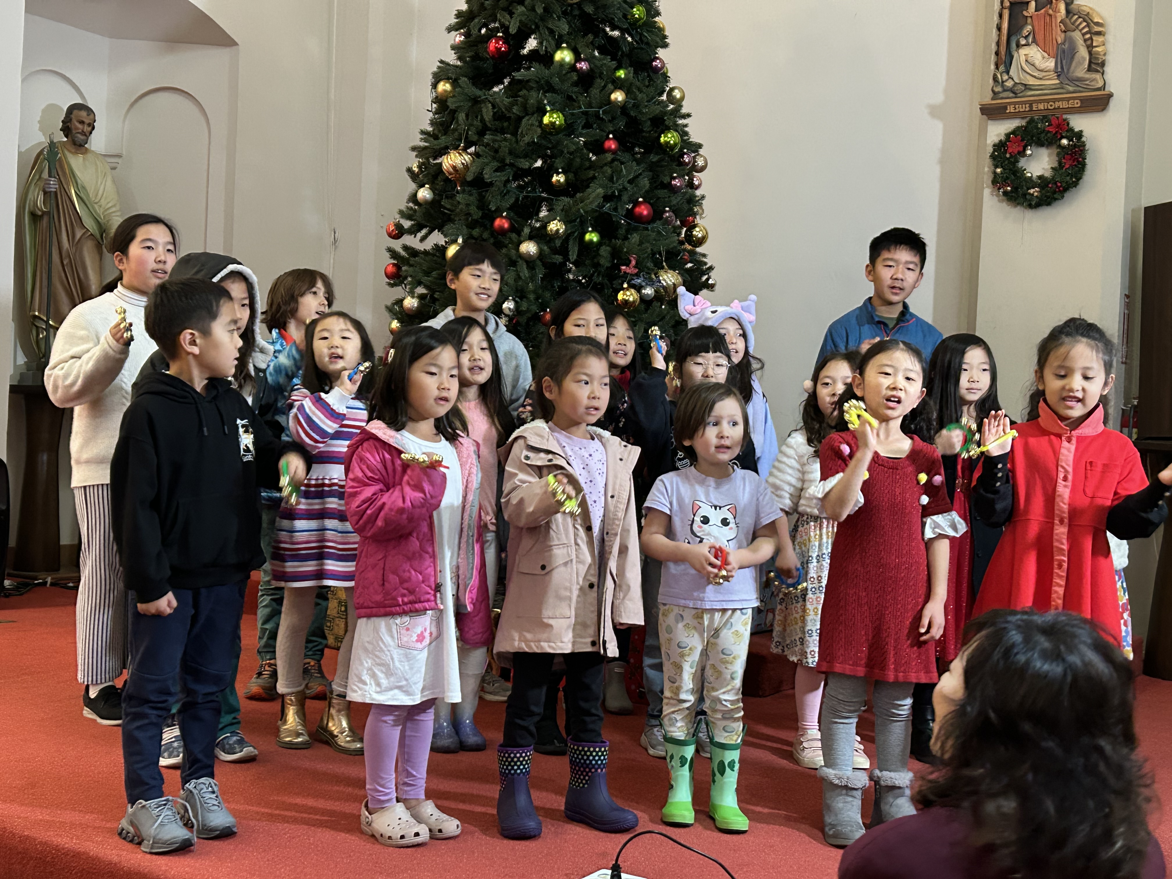 한국학교 학예회 발표 2024. 12. 14 (11시 토요일 미사중) 한국학교 교감(함주성 야고보) : 한국하교 발전을 위하여 많은 분이 관심과 사랑의 마음으로 한국 학교를 생각해 주시면 감사하겠습니다. 