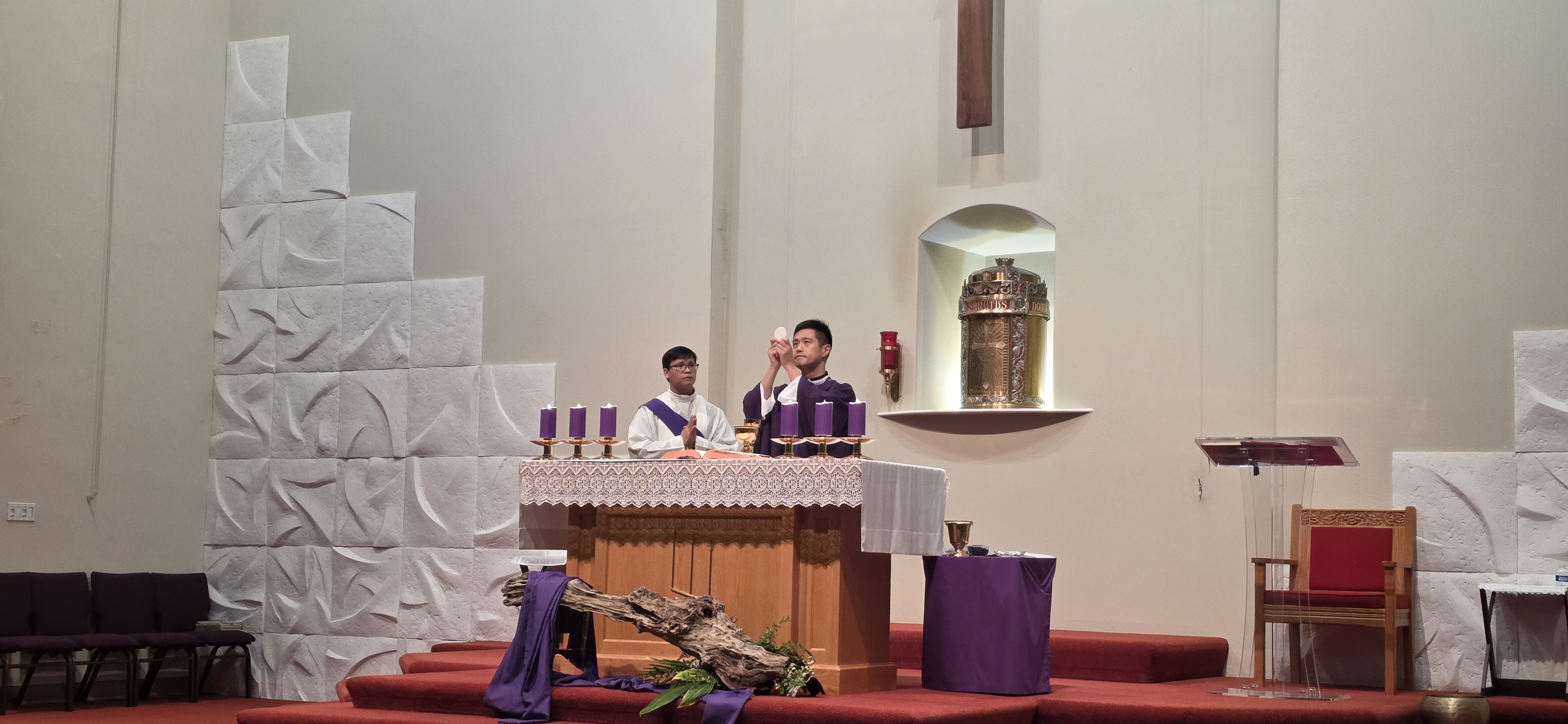 정홍철 아우구스티노 신부(예수회)/ 도형준 베드로 부재(예수회)